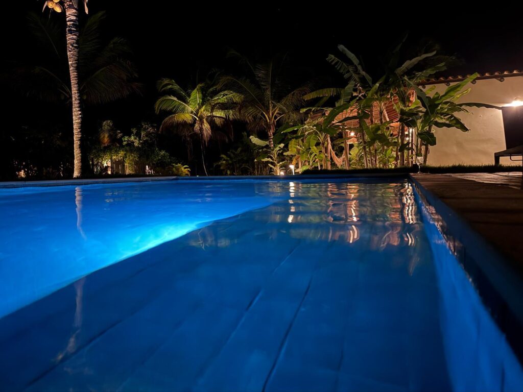 piscina doce mangaba iluminada à noite
